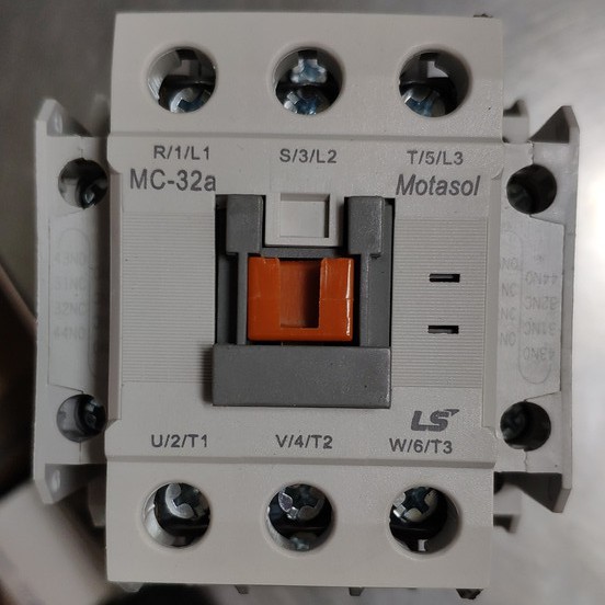 Khởi động từ MC 32A