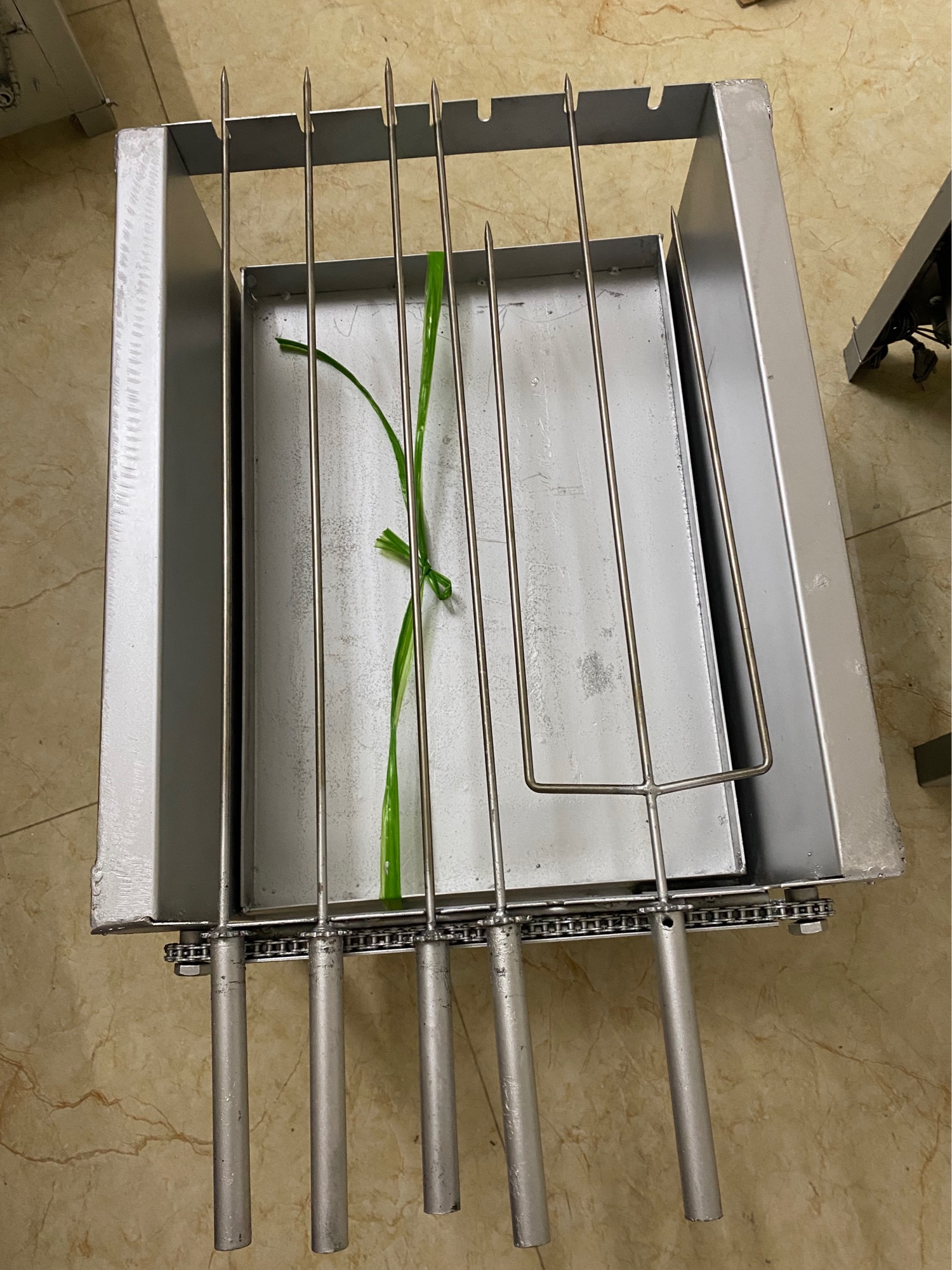 Máy nướng thịt nướng gà 6 xiên size nhỡ