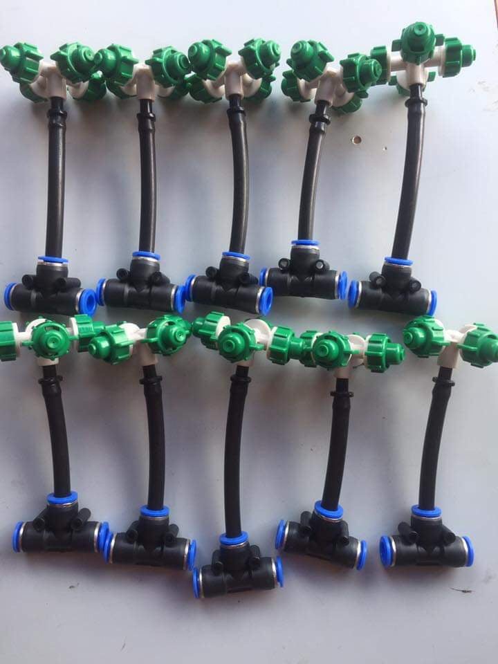 COMBO 10 BỘ BÉC PHUN SƯƠNG 4 HƯỚNG TƯỚI LAN MÀU XANH NỐI T 8MM CÓ VAN CHỐNG RỈ
