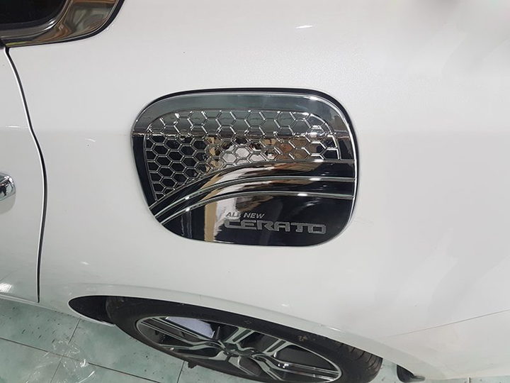 Ốp nắp bình xăng Kia Cerato 2019 mạ Crom