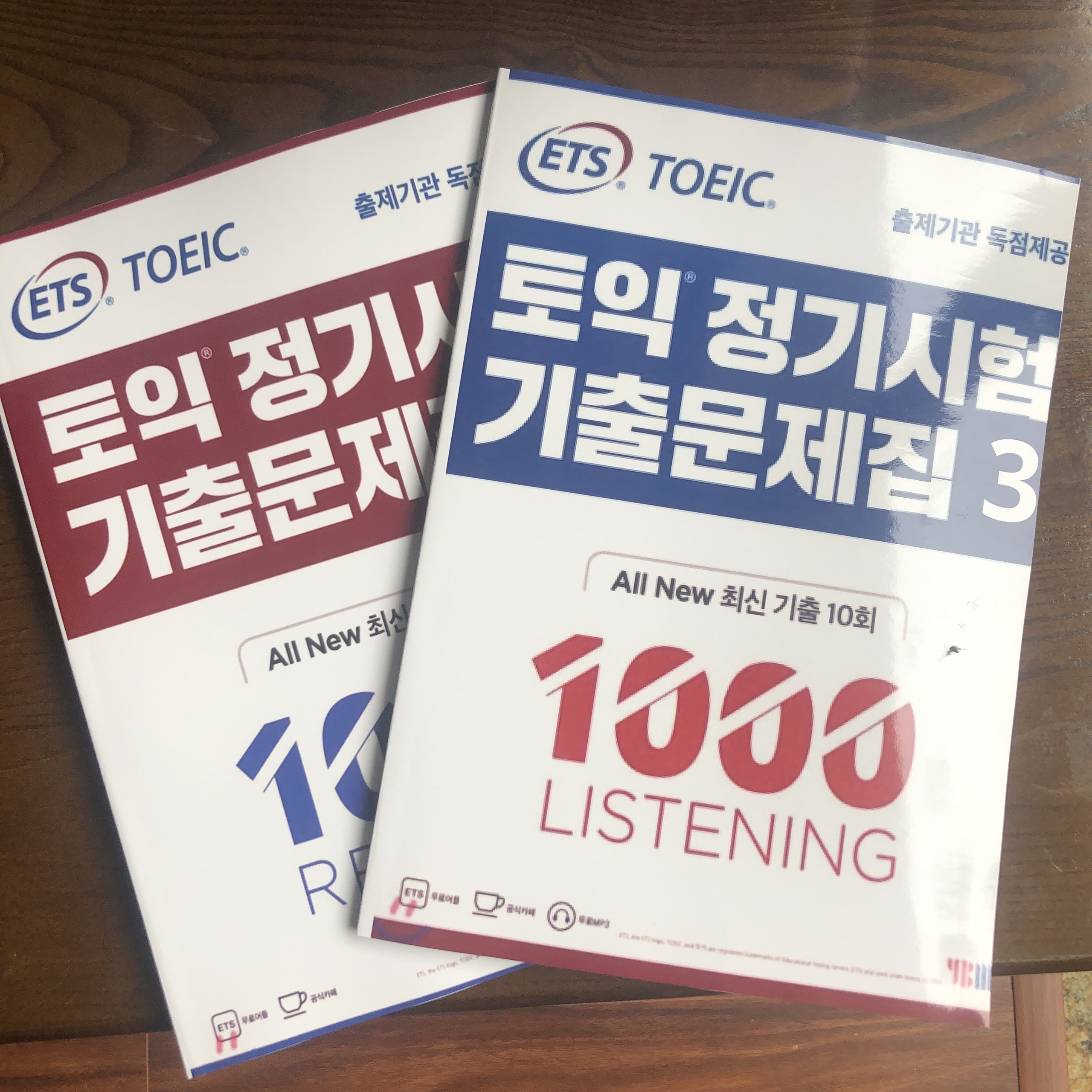 Bộ sách luyện thi  ETS 2022 TOEIC (File nghe và đáp án gửi qua mail)
