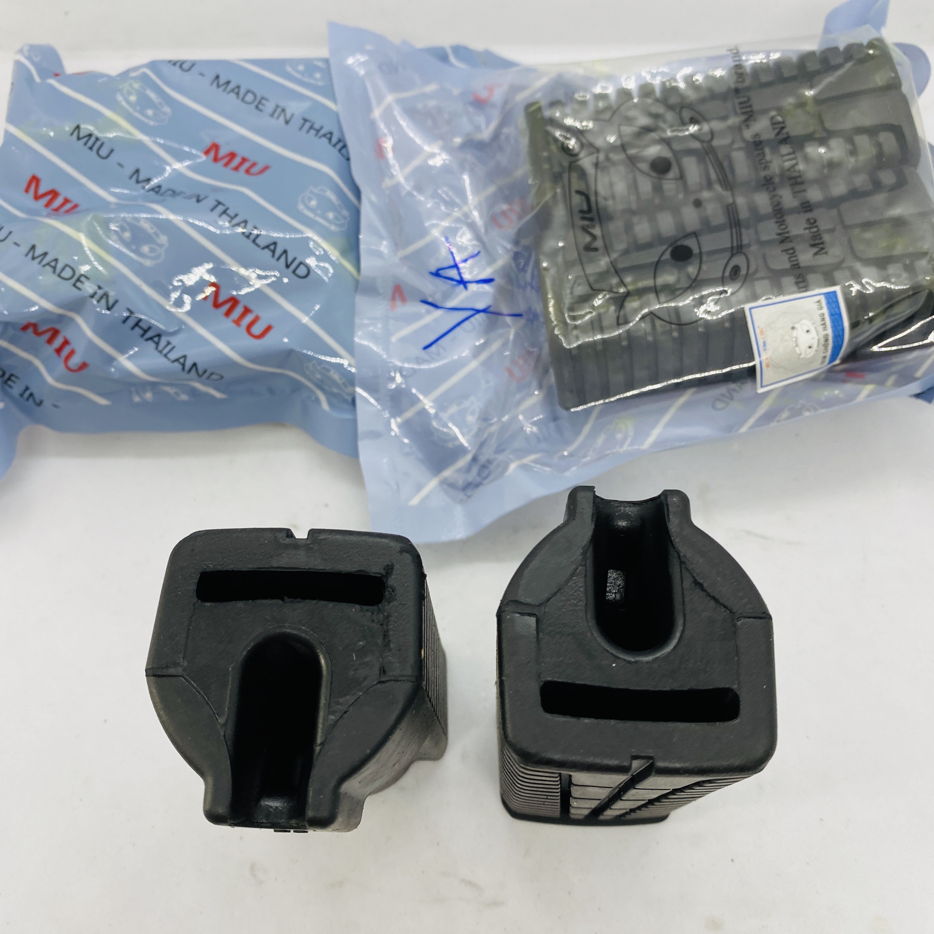 Cao Su Gác Chân Trước Xe Máy Yamaha