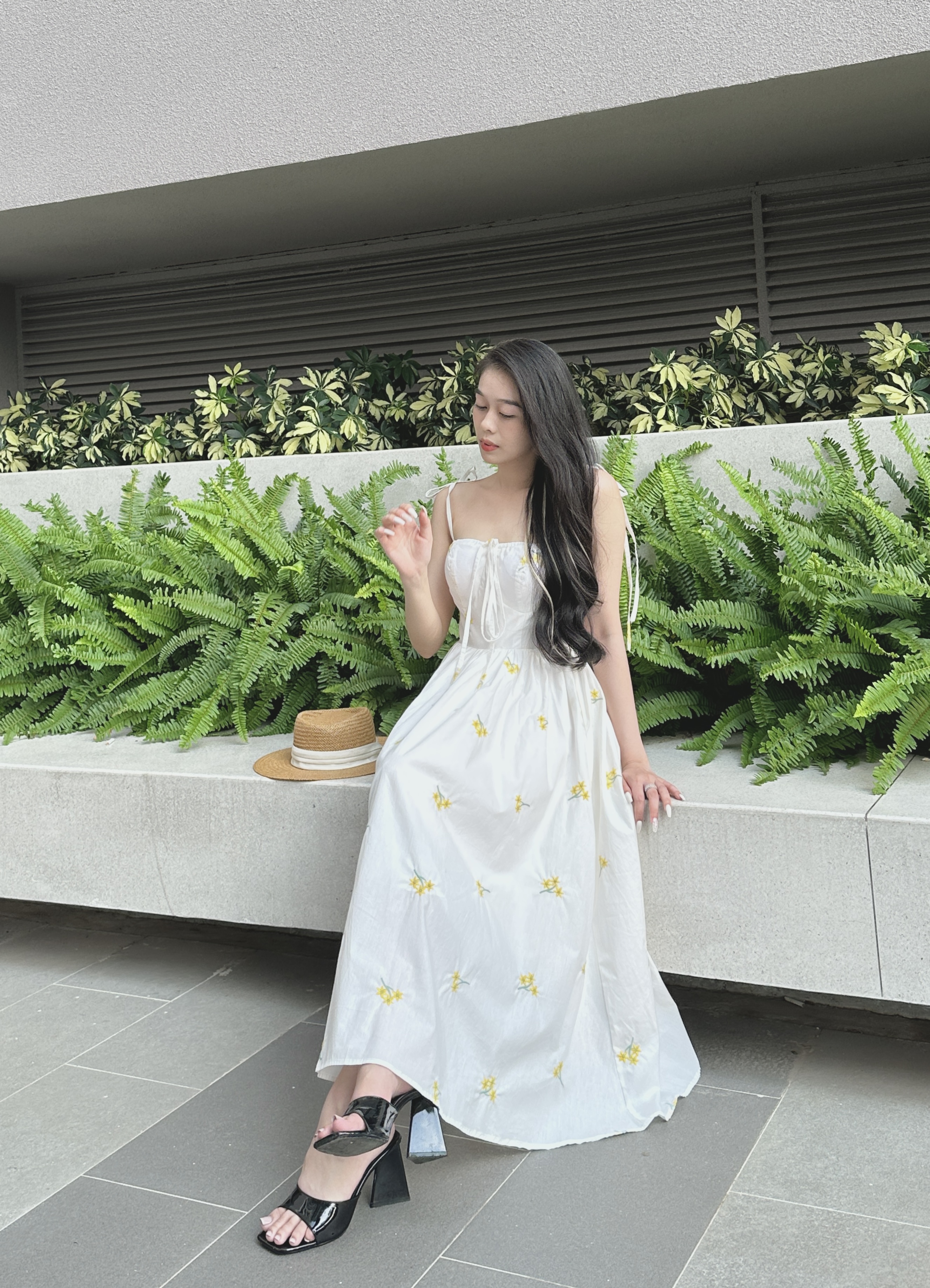 Đầm Maxi 2 Dây Thêu Hoa Chất Xô Mát