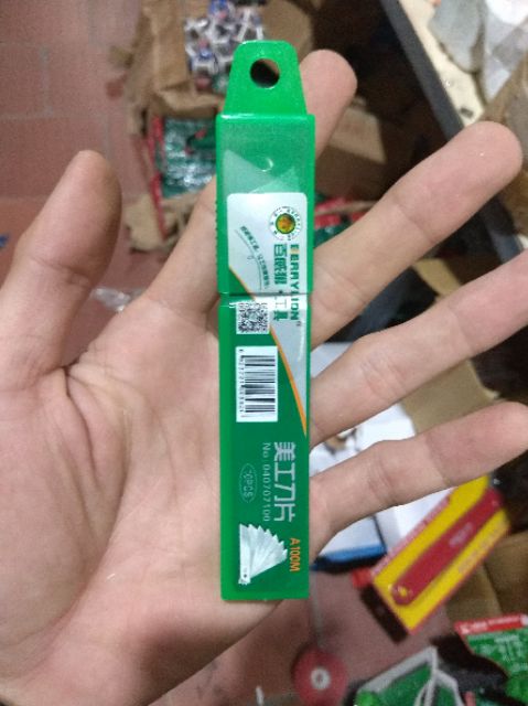 200 lưỡi dao rọc giấy Berrylion A100M ( 1 hộp)