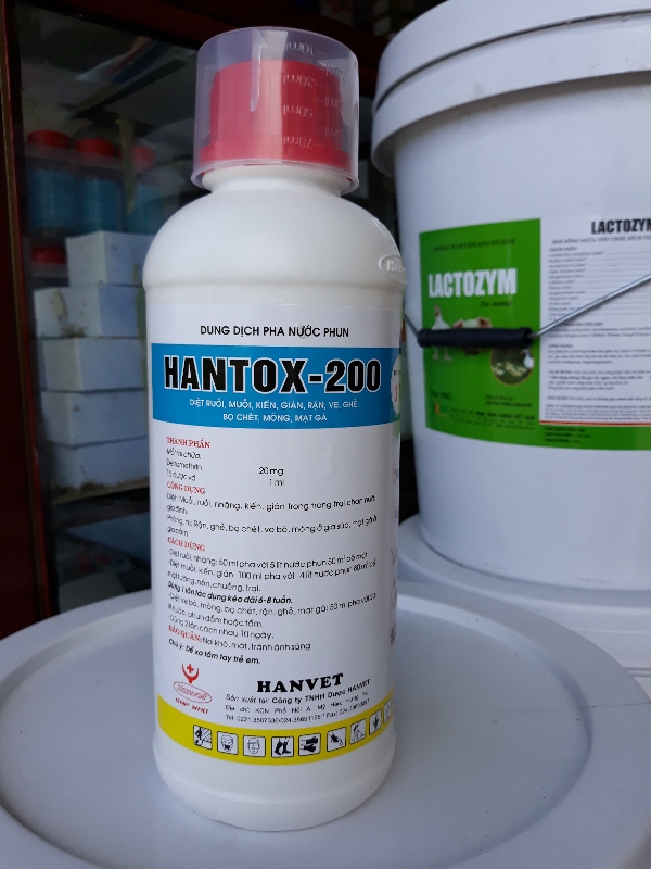 chai pha phun diệt muỗi, ruồi, kiến, gián HANTOX 200 (chai siêu to khổng lồ 1 lít)