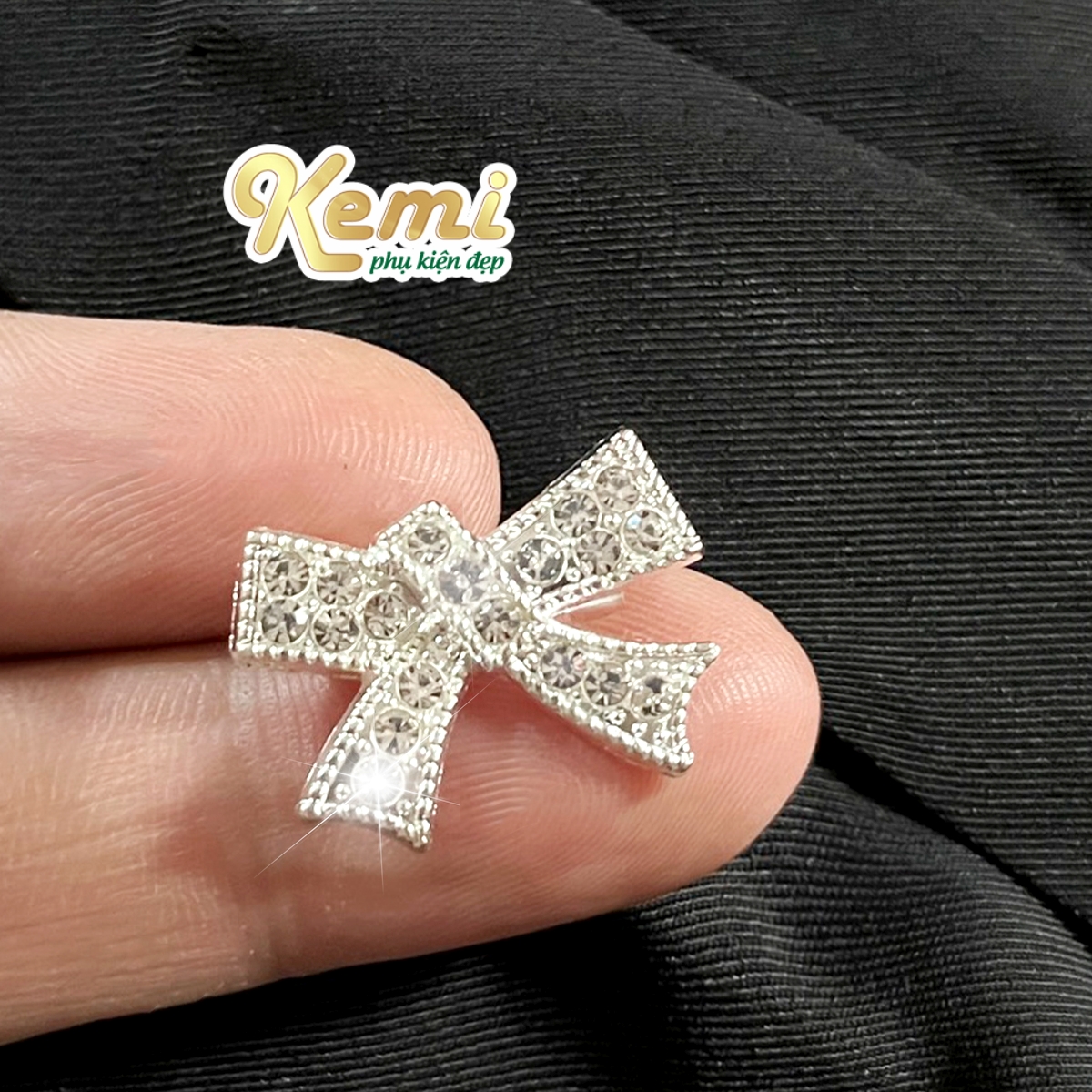 Nơ cài áo đính đá 2 cm bling bling sáng lấp lánh, tag cài váy đầm có sẵn ghim