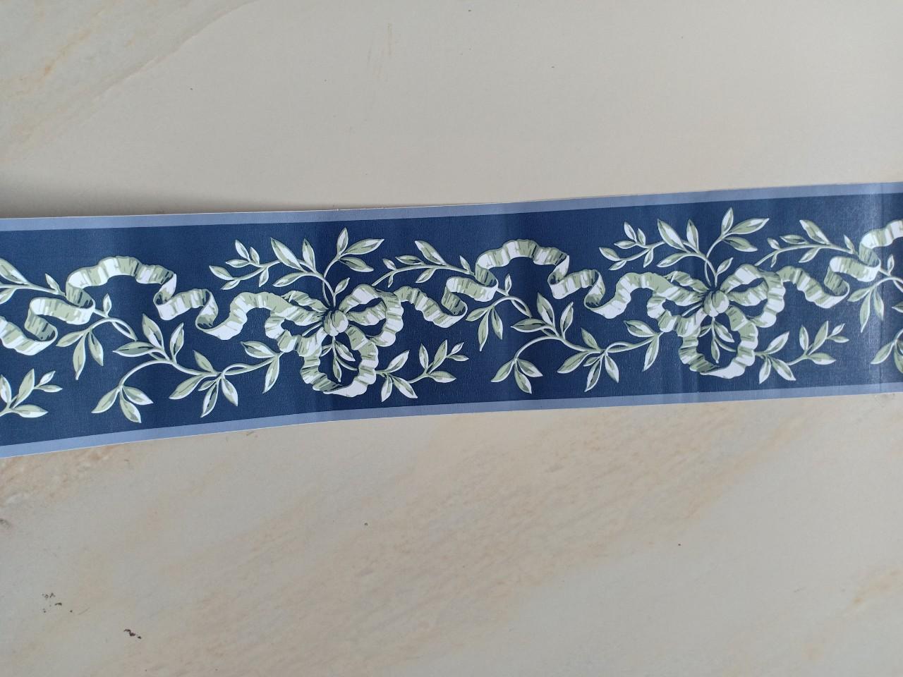 Cuộn 10m len dán viền tường keo sẵn hoa dây xám (chiều cao 10cm)