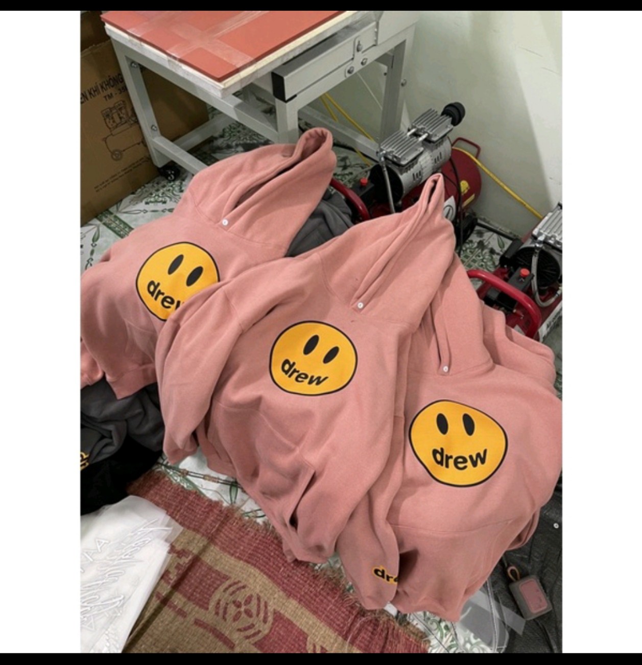 ÁO HOODYE DREW HOUSE MẶT CƯỜI SIÊU CU TE