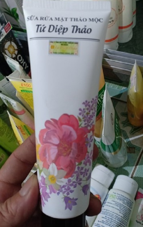 Sửa Rửa Mặt Thảo Môc Tứ Diệp Thảo (120ml)