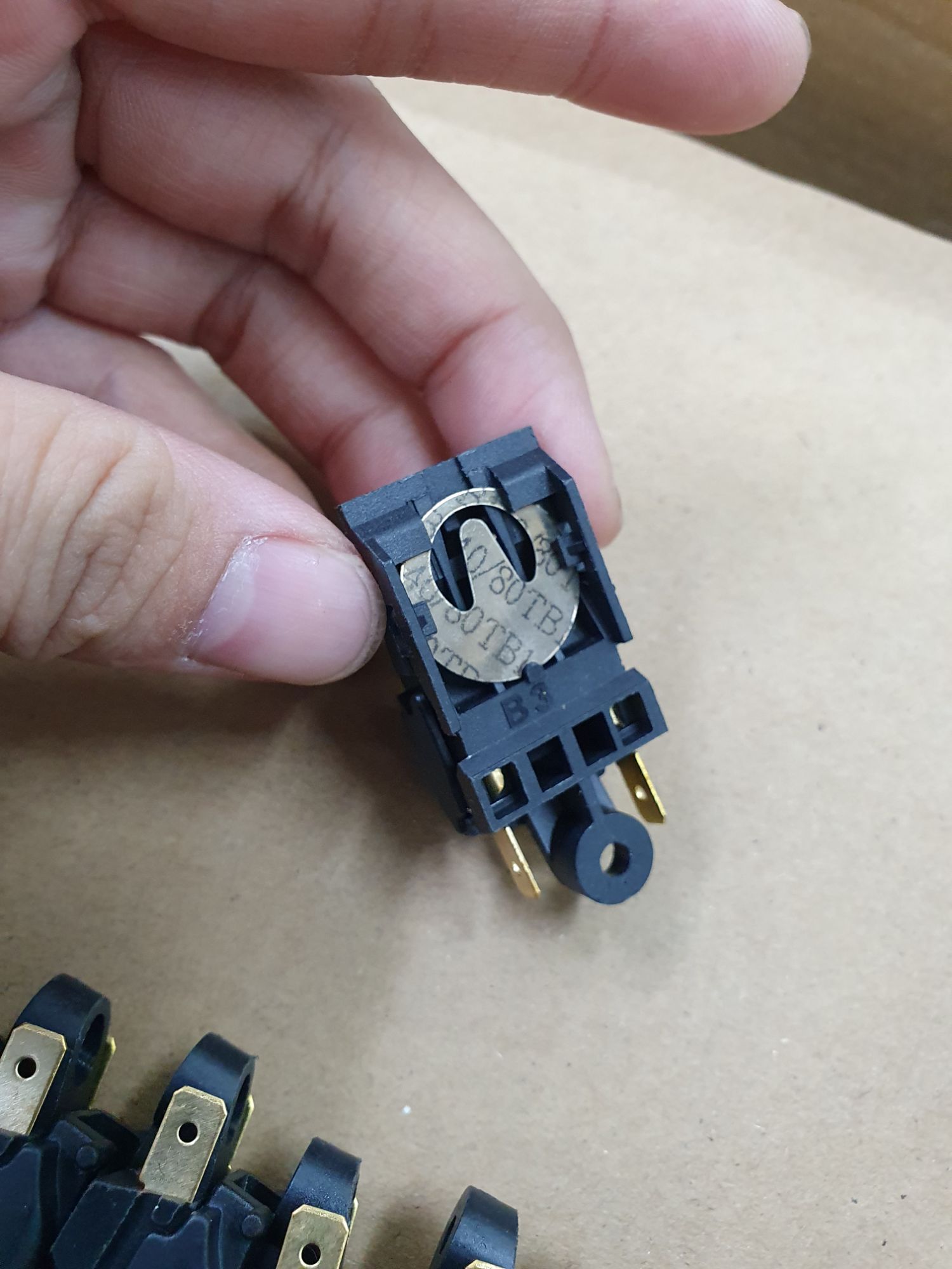 5 chiếc công tắc âm nước
