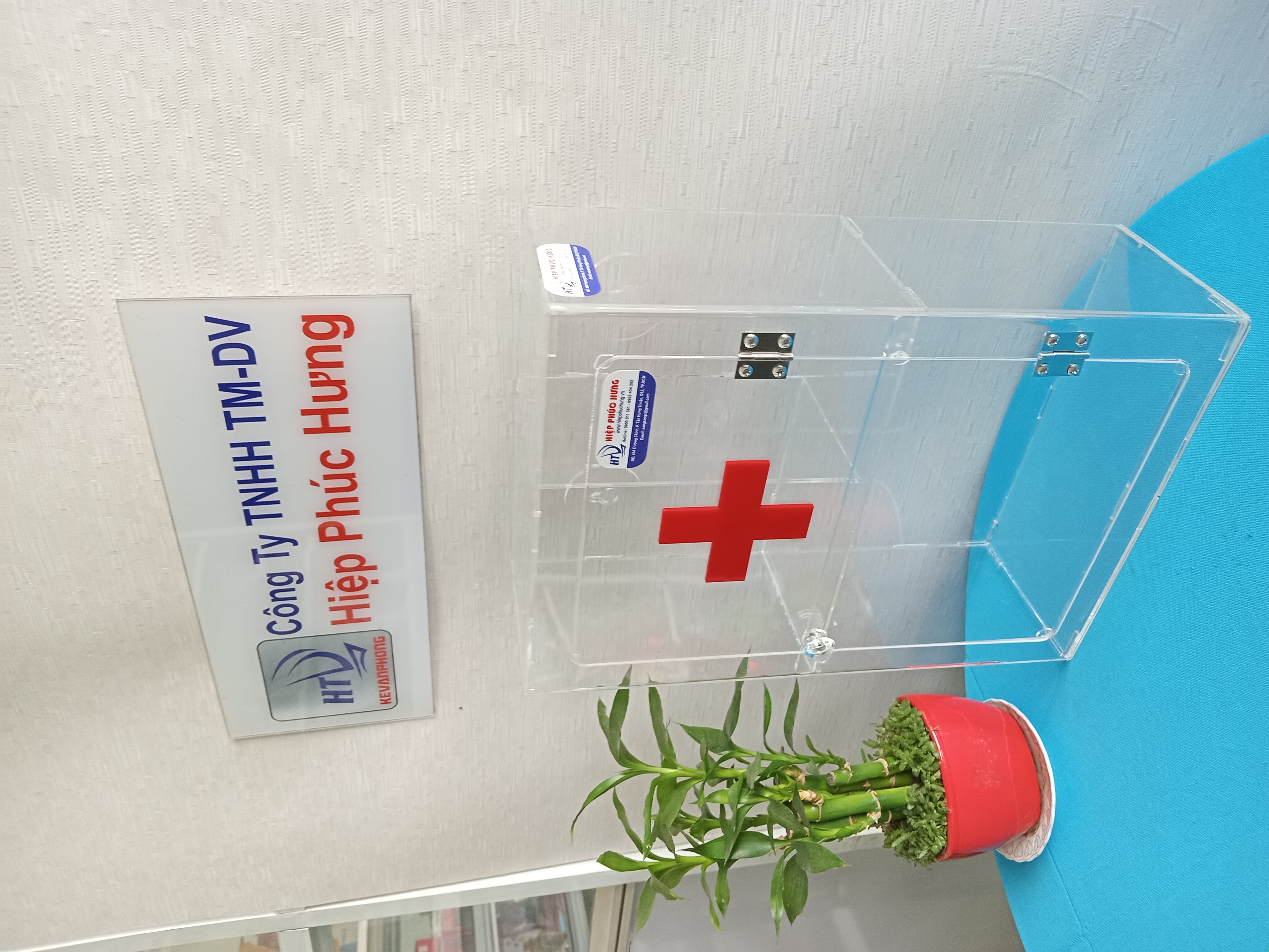 Household Medicine Cabinet Made of Mica