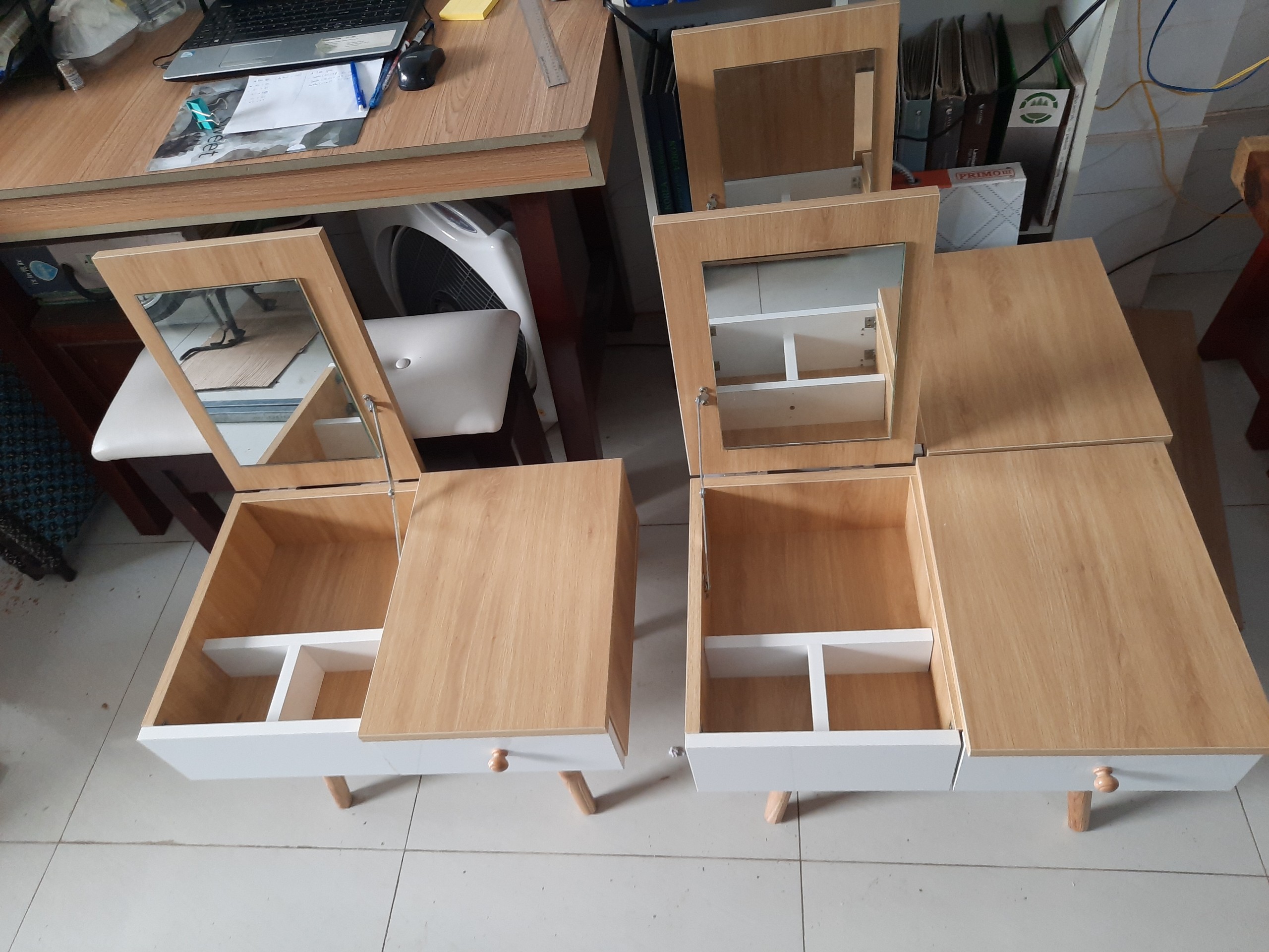 Bàn trang điểm mini hiện đại