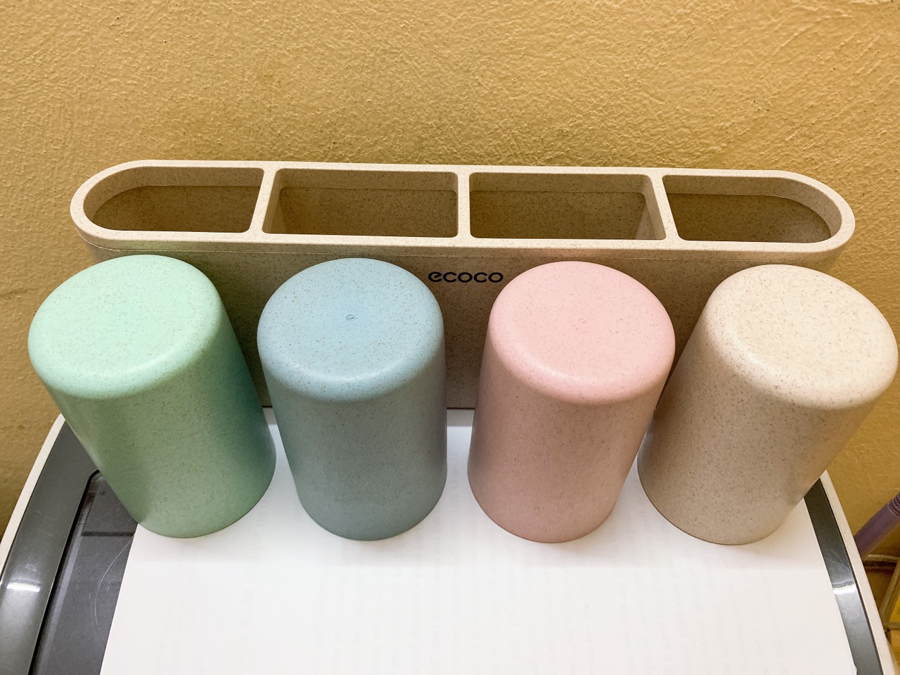 Bộ cắm chải 4 cốc Ecoco dính cường lực siêu chắc