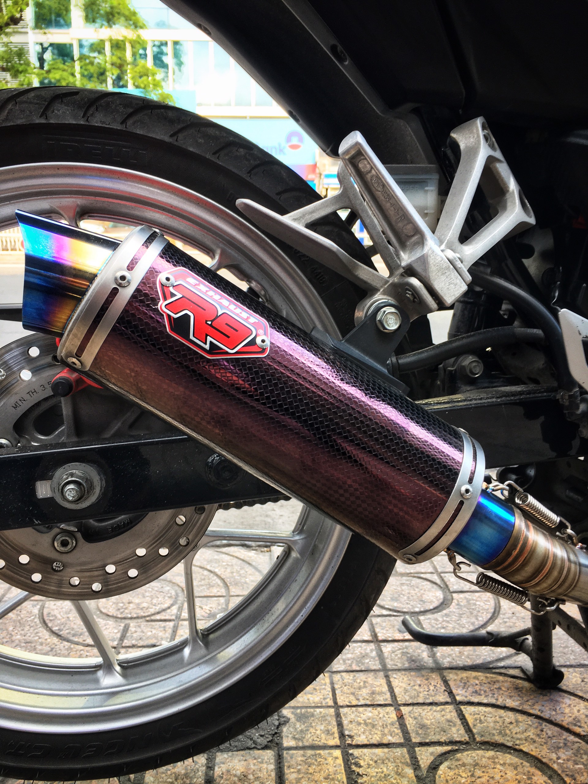 [Motoworld Phân Phối] Pô R9 Mugello Full-System cho Honda Winner150 (Đen vân Carbon)