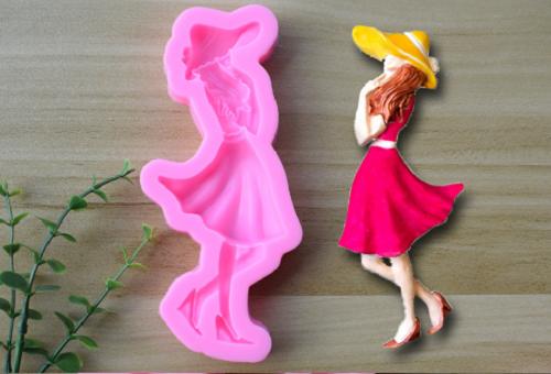 Khuôn silicon 3d cô gái váy ngắn đội mũ