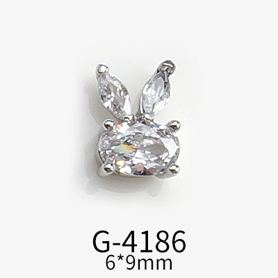 Charm nail thỏ đính đá hot trend