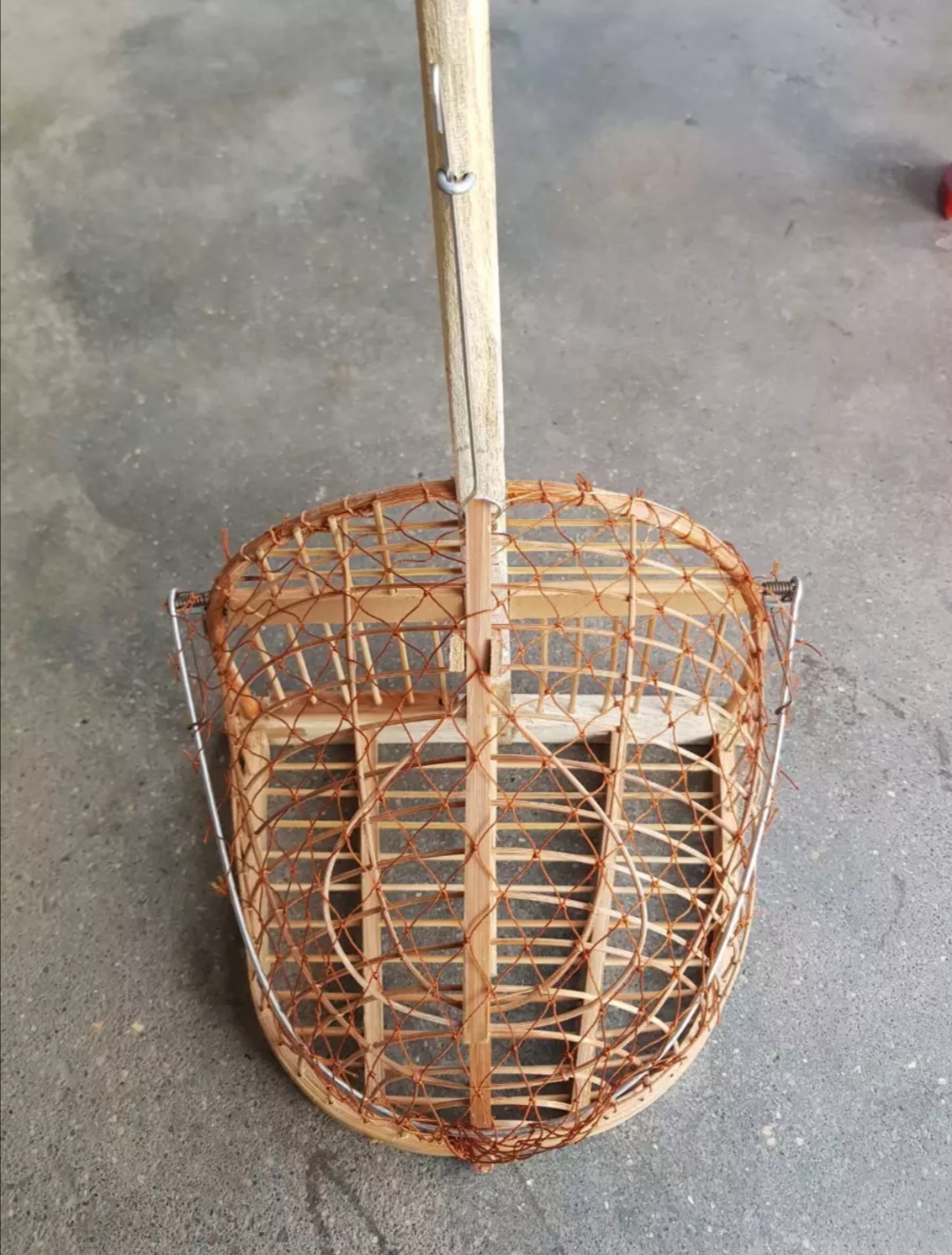 Lồng bẫy chim khuyên, chim sâu. Khung gỗ nan tre già đã qua xử lý. Lẫy cực nhạy, có móc treo, lưới đan mau (MI126)