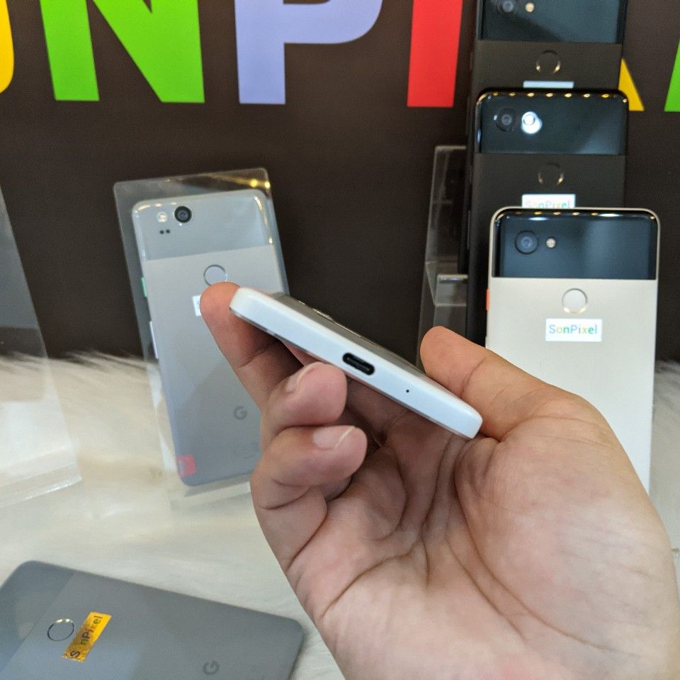 Google Pixel 2, Snapdragon 835 chip, 4/64GB RAM. Sonpixel plug kit