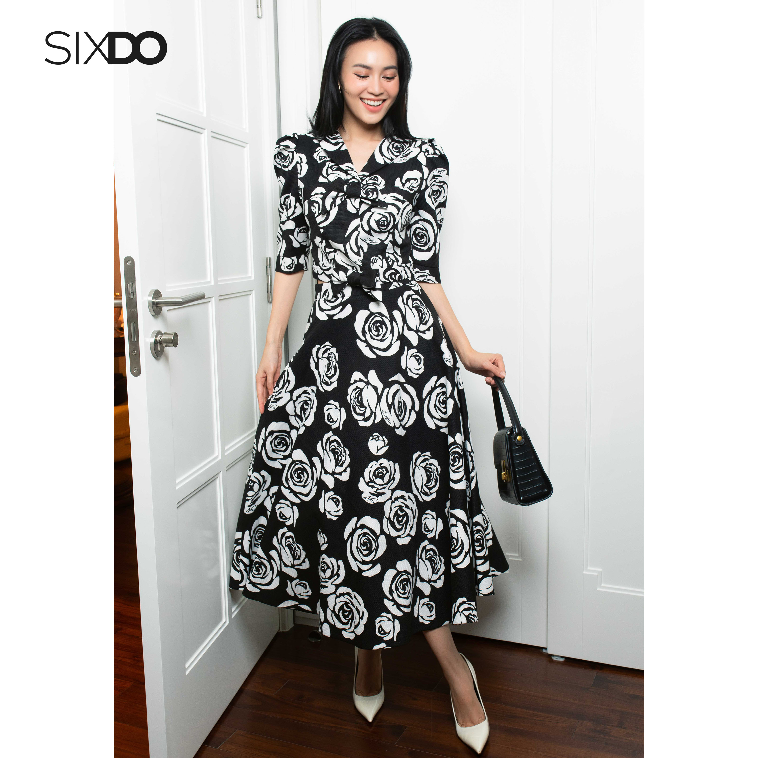 Chân váy thô đen họa tiết hoa hồng SIXDO