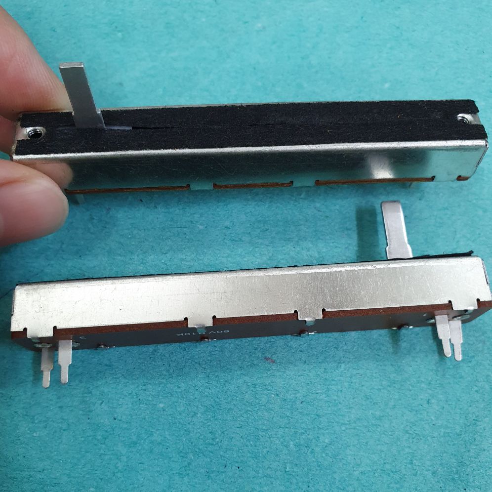 2 chiếc chiết áp gạt bàn mittso trắng có thông số 10k 50k 100k