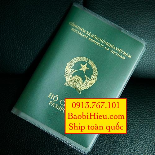 Vỏ bao hộ chiếu passport nhựa dẻo có khe đựng vé máy bay và các thứ linh