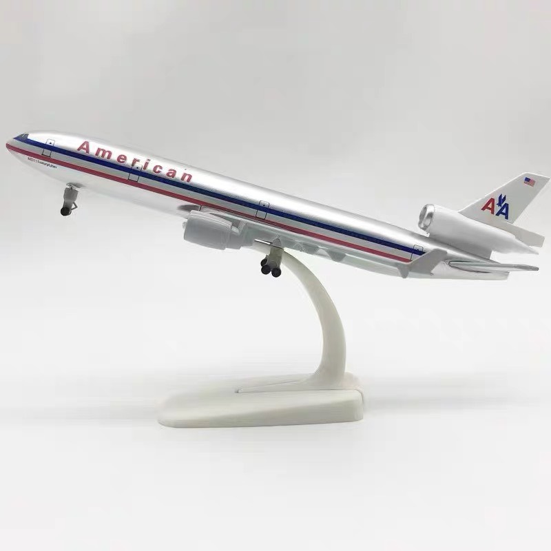 Mô hình máy bay American MD 18cm có bánh xe + đế trưng bày