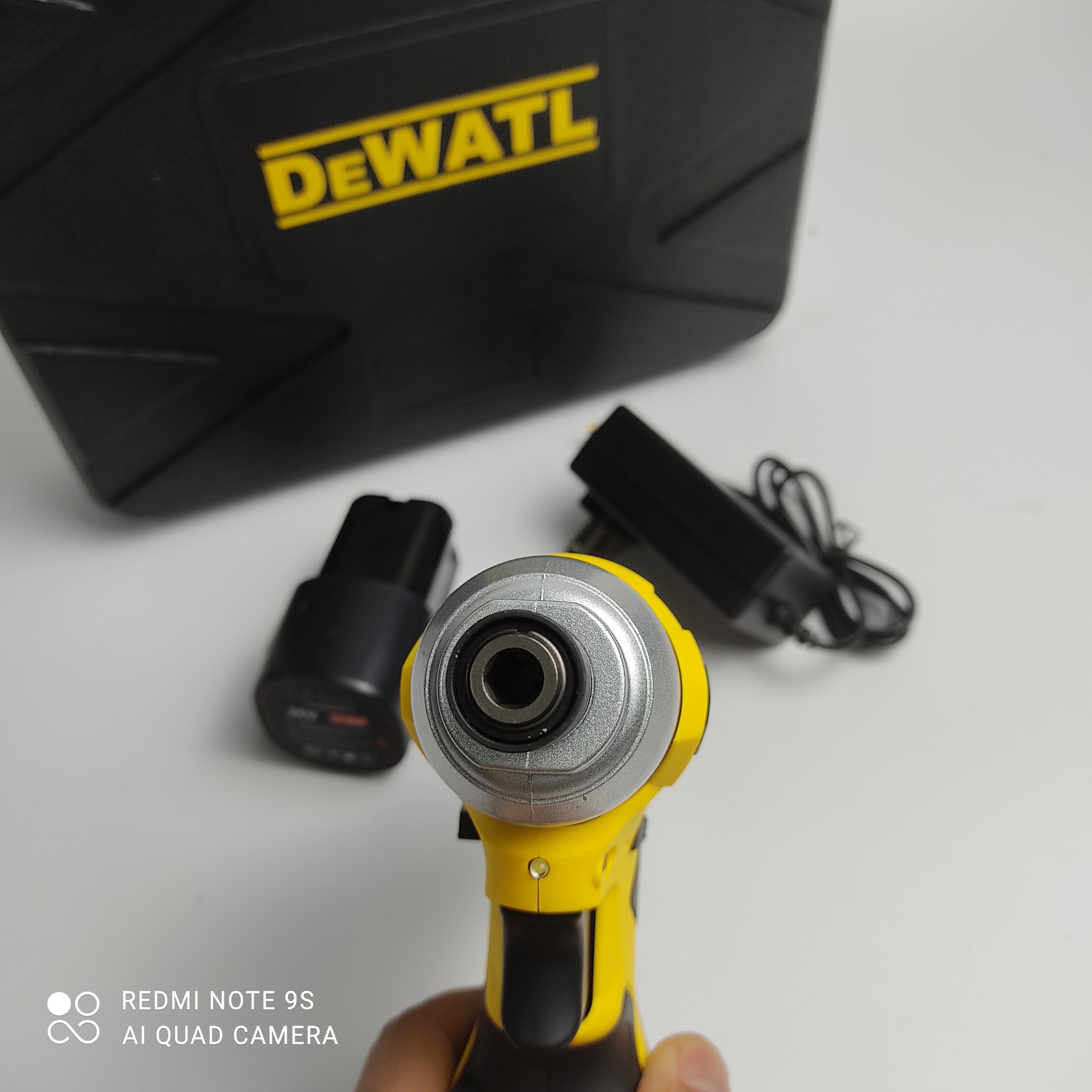 Máy Bắn Vít Chuyên Vít Dewalt 26V 2 Pin 4Cell