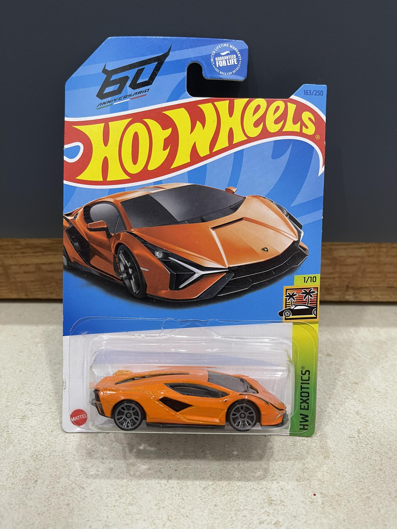 Xe mô hình đồ chơi hotwheels cơ bản 1:64 - lamborghini sian fkp 37