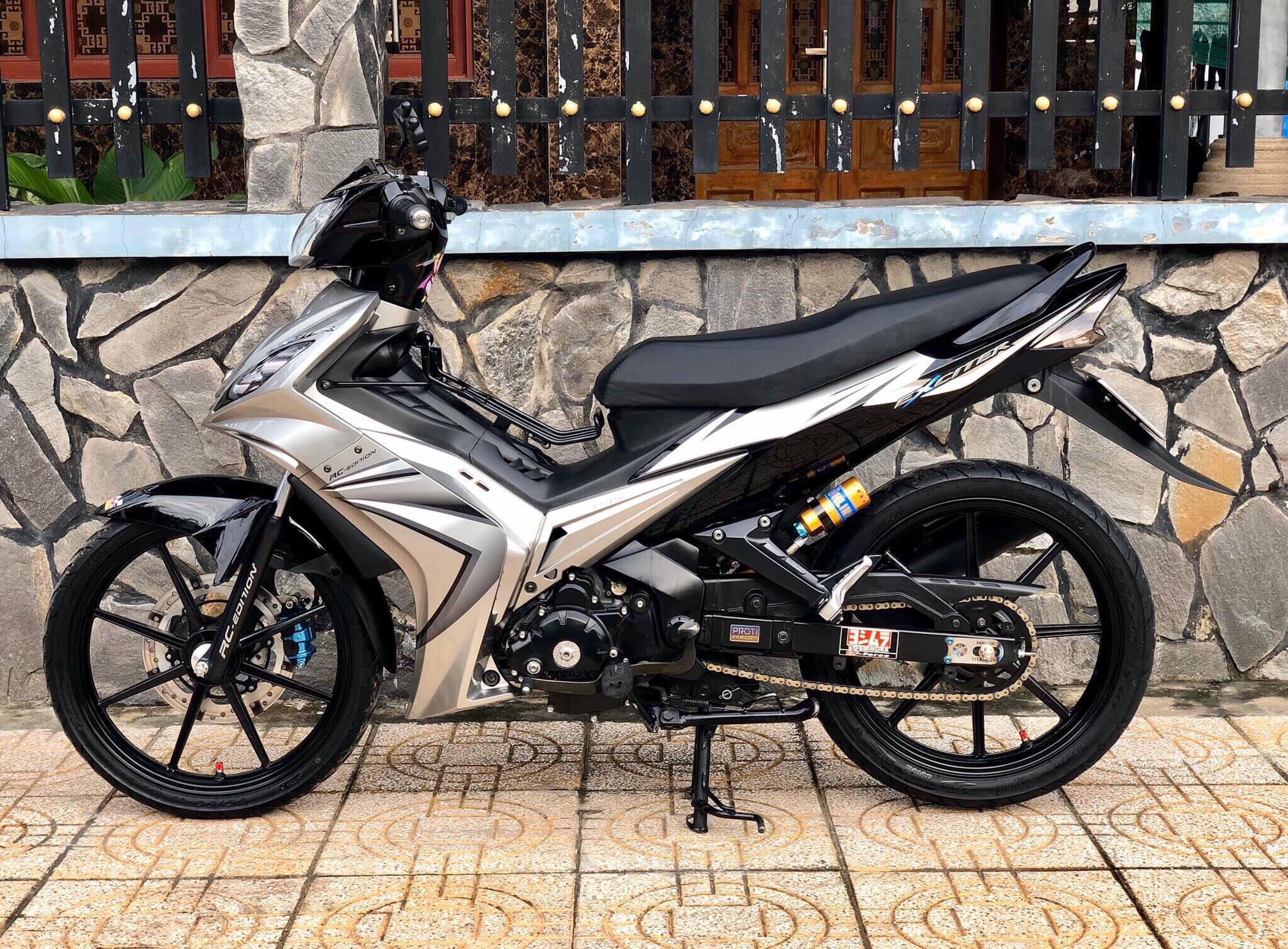 Tem xe exciter 2010 bạc đen