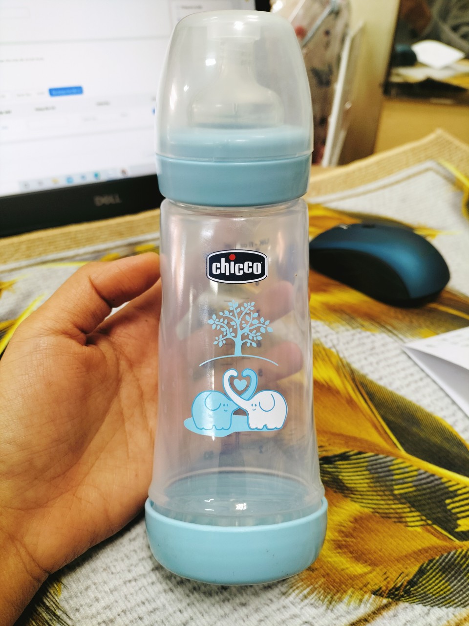 BÌNH SỮA CỔ NGHIÊNG NÚM SILICON 250ML