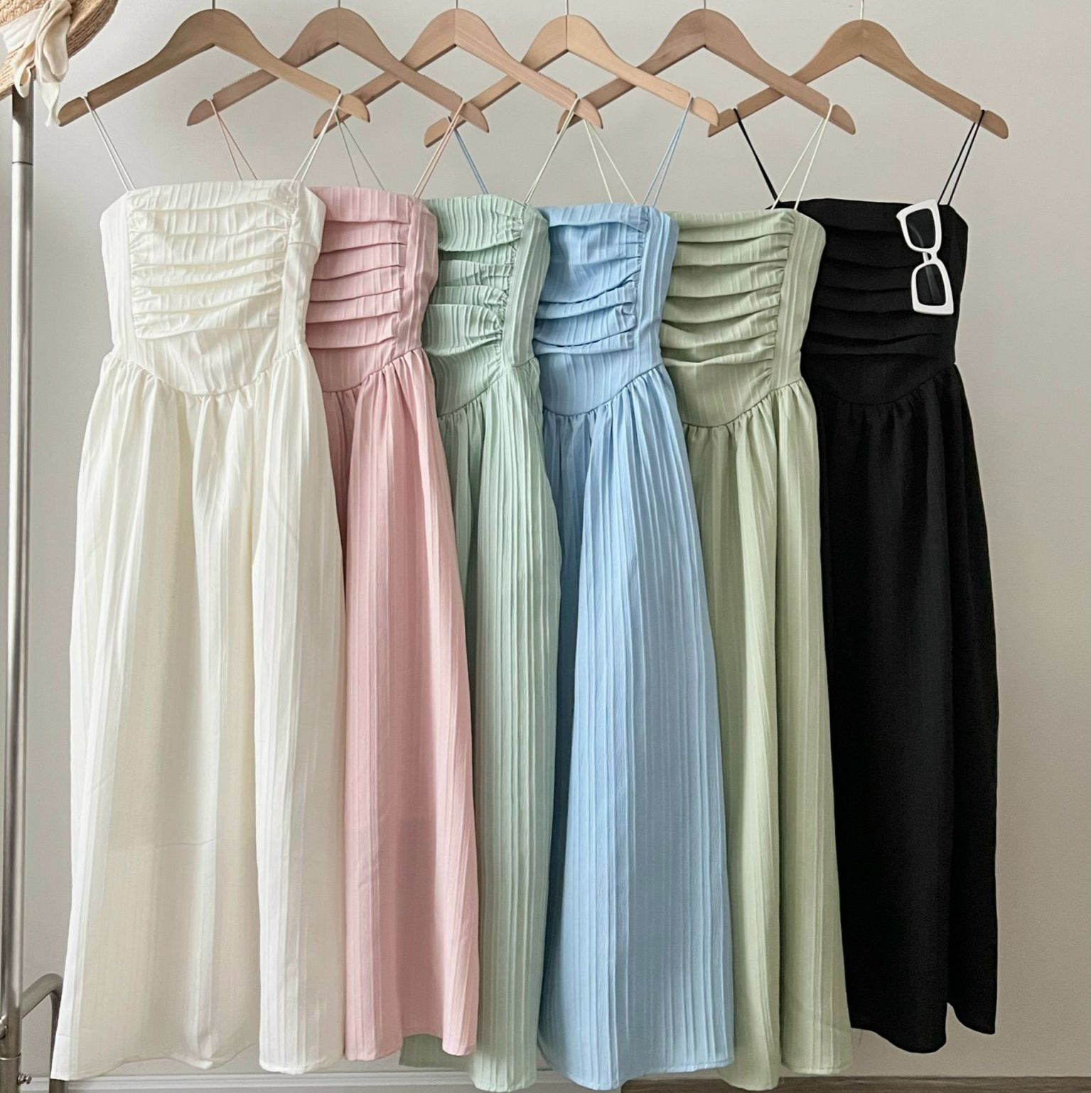 Váy đầm 2 dây kiểu dáng basic hàng thiết kế chất liệu mềm mịn cao cấp