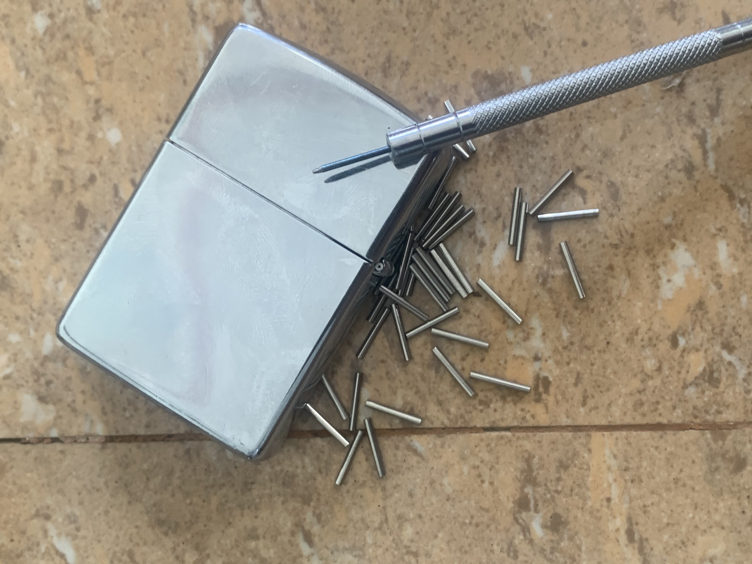 Chốt bản lề rỗng zippo!