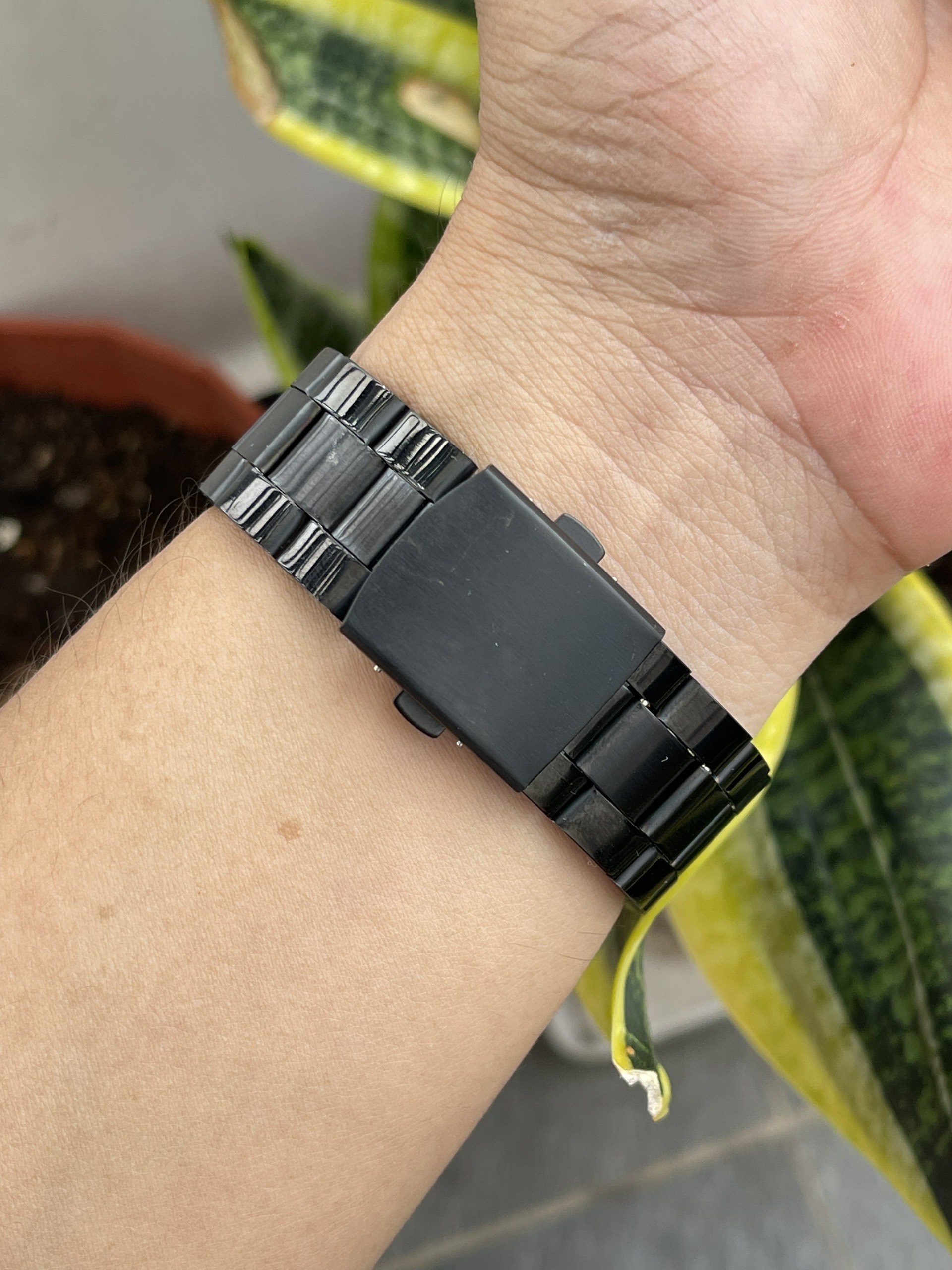 Đồng hồ nữ Rado vỏ đá kính saphia Thụy Sĩ chạy pin hàng Si