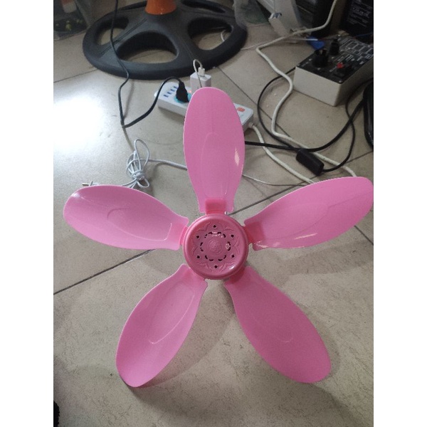 Quạt trần treo mini 5 cánh màu xanh biển , hồng