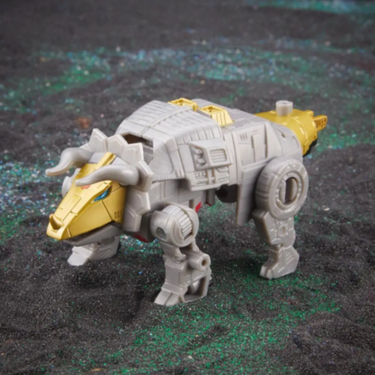 Đồ Chơi Robot Biến Hình Legacy Evolution Core Slug Transformers F7178