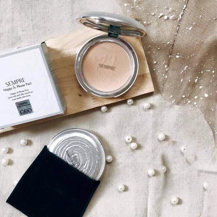 Phấn Phủ Geo trắng siêu mịn Sempre Happy & Please Pact