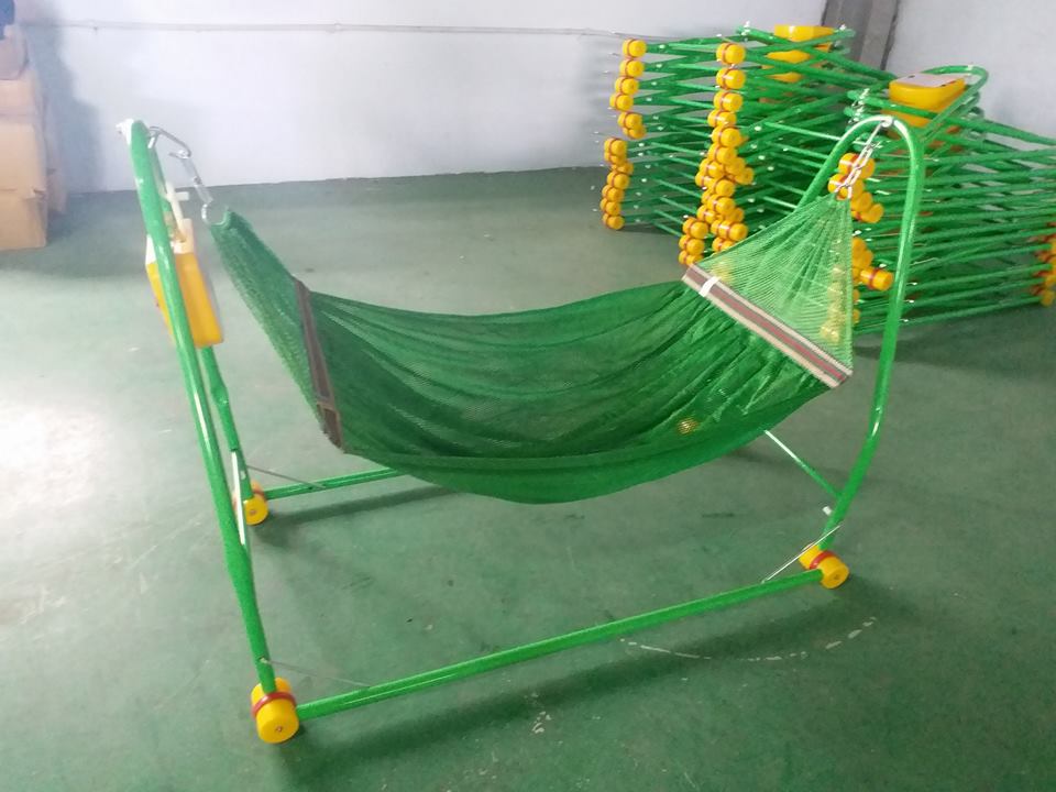 Võng tự đưa cho bé ( sản phẩm có khung + võng + máy đưa+ sạc)
