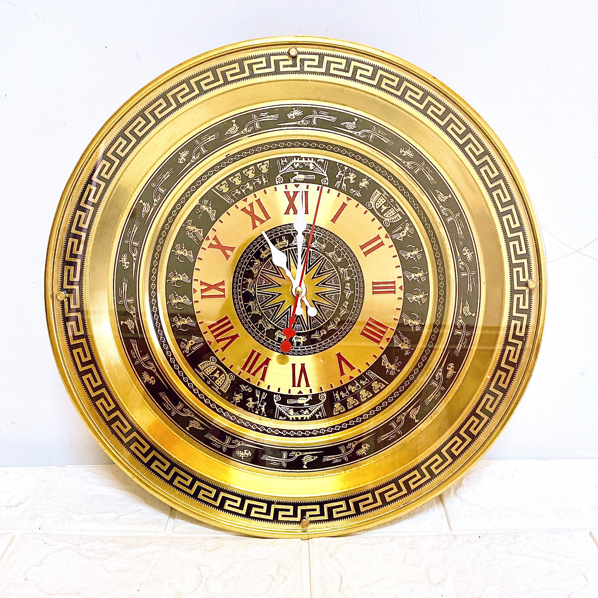 Đông hồ 35 cm chất liệu bằng đồng có mặt kính bảo vệ