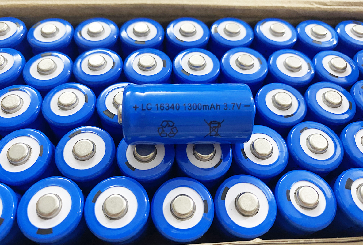 Pin Sạc nhiều lần 16340 dùng cho máy laze, đèn laze, bút laze dung lượng 1300mAh 3.7v (1 Viên)