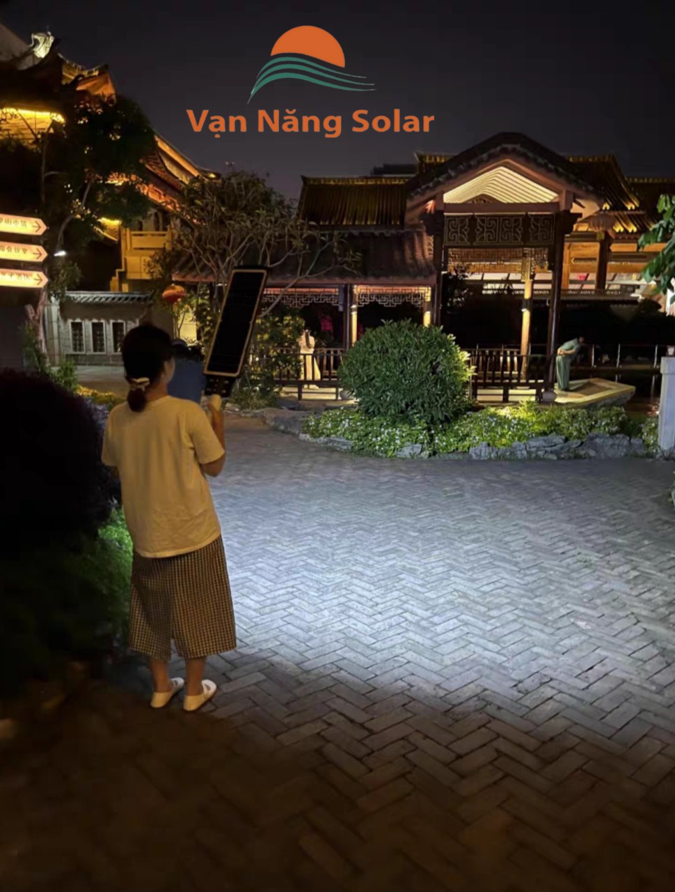 FREESHIPMAX  - Đèn đường năng lượng mặt trời 90w