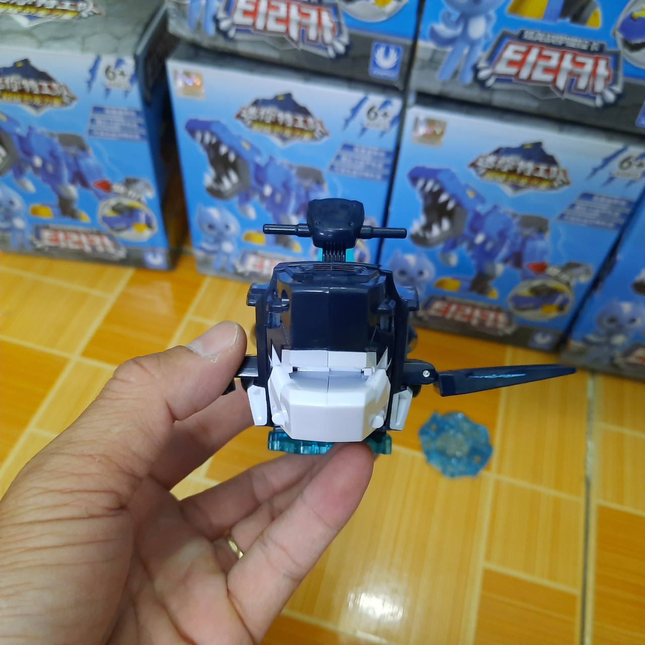 Đồ chơi Biệt đội siêu nhân nhí Miniforce Force mô hình khủng long Megalodon cá mập và siêu nhân Volt