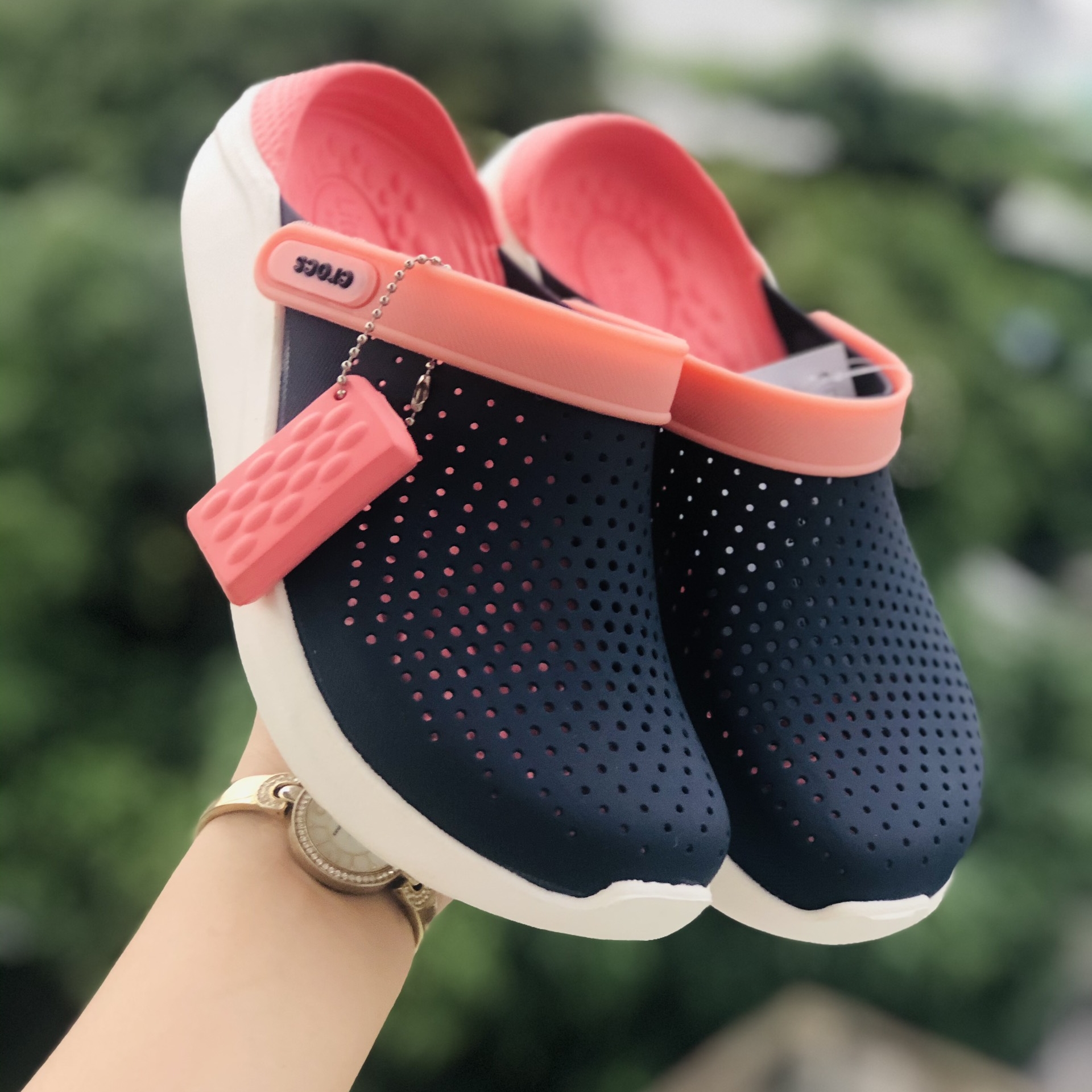 Dép sục Cross literide clog quai ngang bít đầu nam và nữ Navy lót hồng