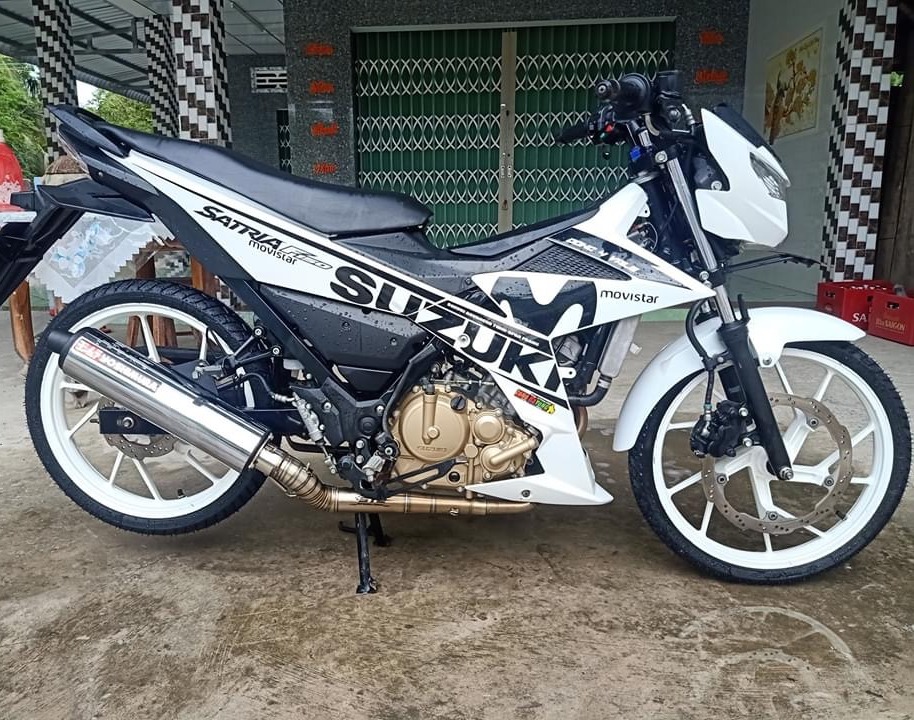 Tem rời satria fi movistar dán xe trắng