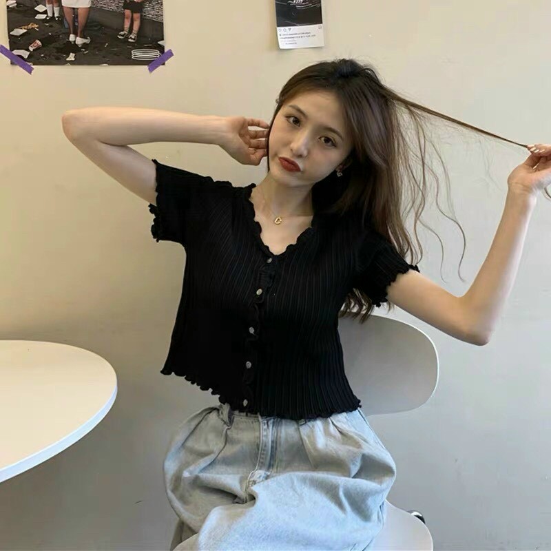 Áo croptop cổ tim viền bèo phối nút cực sang