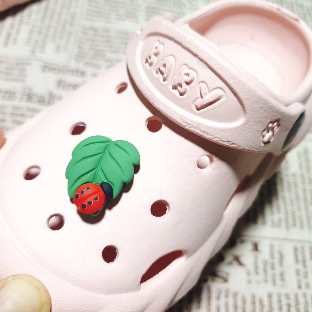 Sticker 3D đá cứng Lá xanh - Nút gắn dép cá sấu