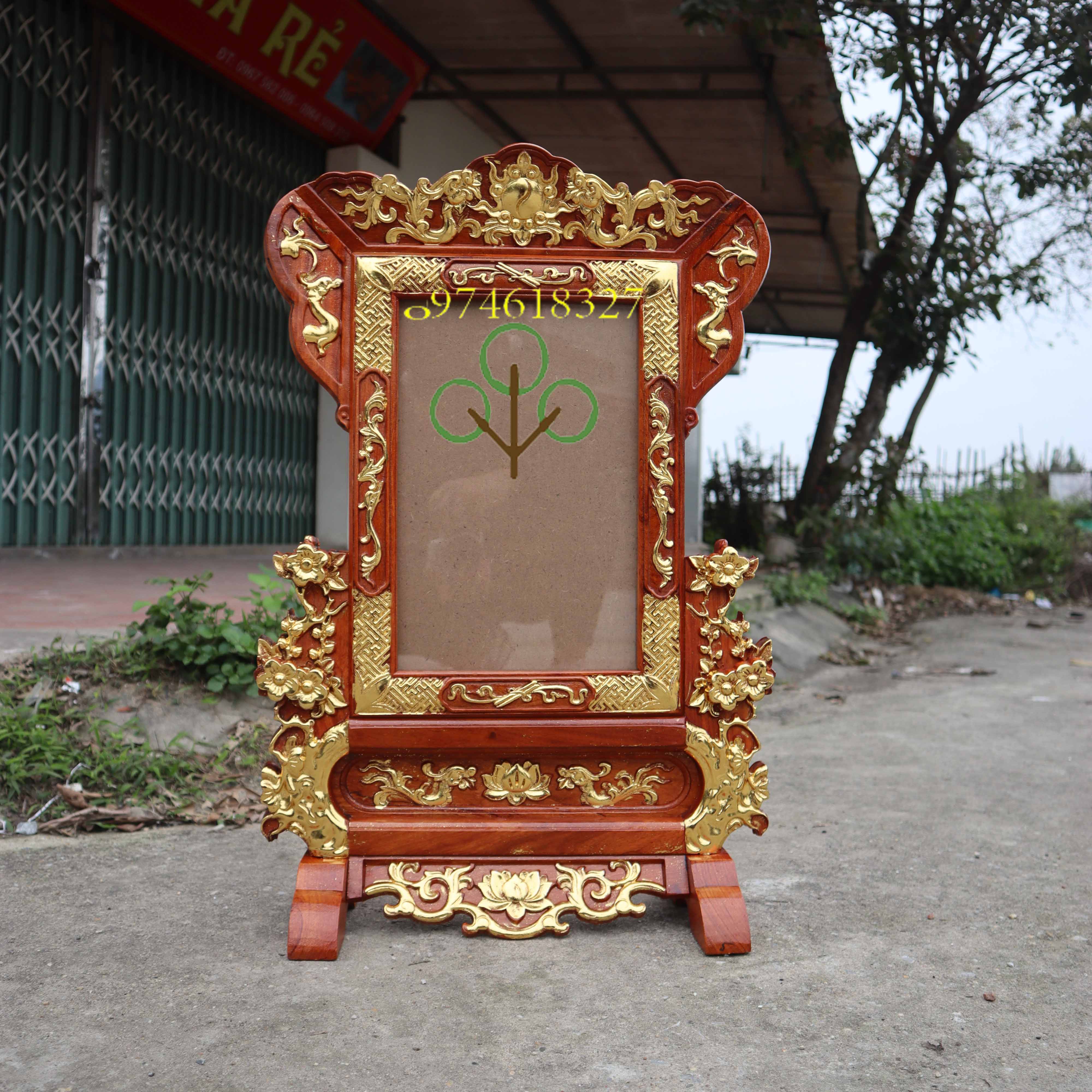 Khung ảnh thờ hoa mai trạm gấm gỗ hương cỡ ảnh 21x31,25x35