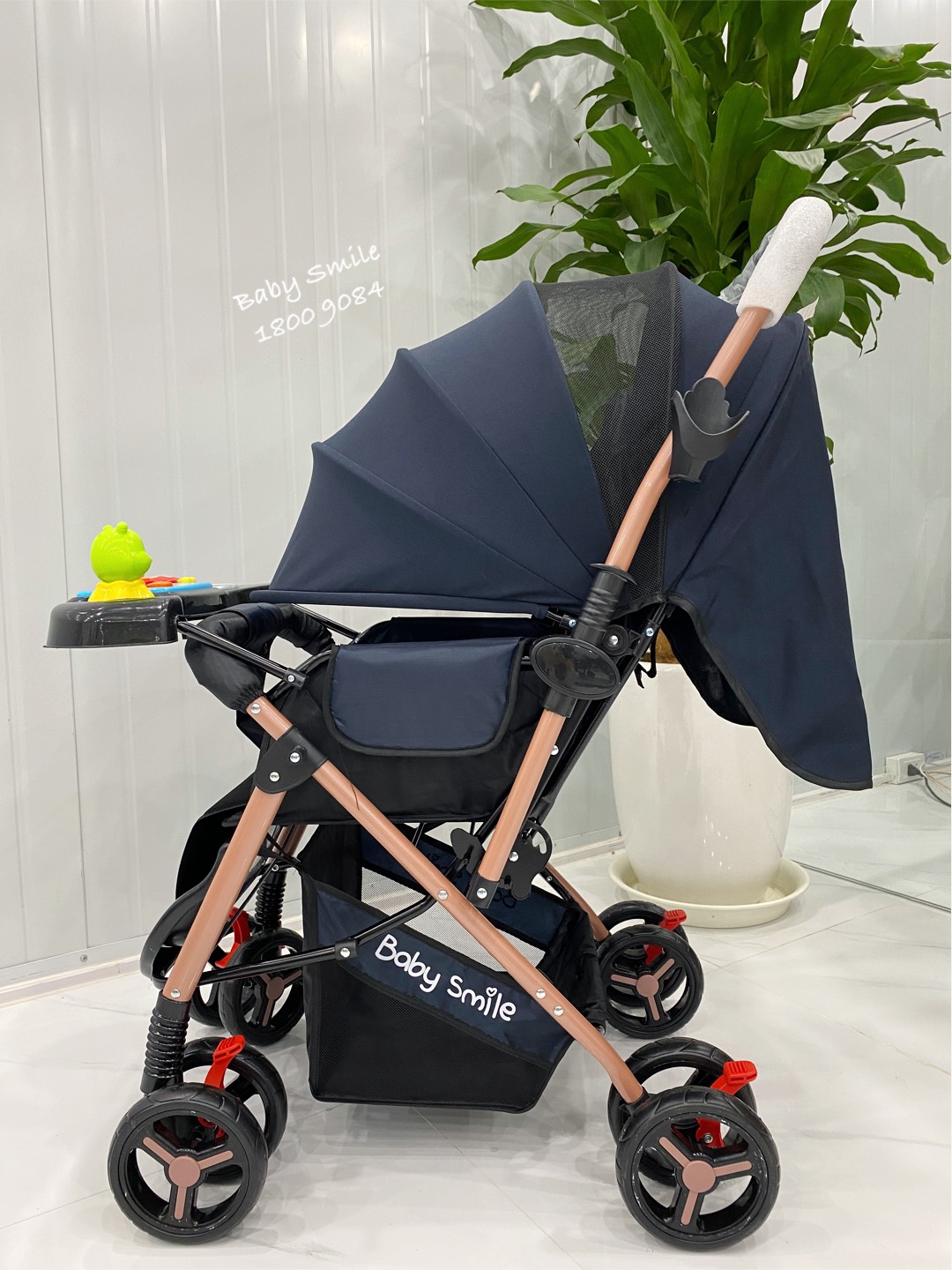 Xe đẩy HT105 đẩy 2 chiều, 3 tư thế, khung vàng đồng