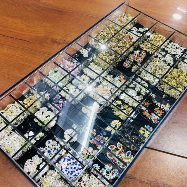 Khay đựng đá 50 ô meka hộp đựng cụ