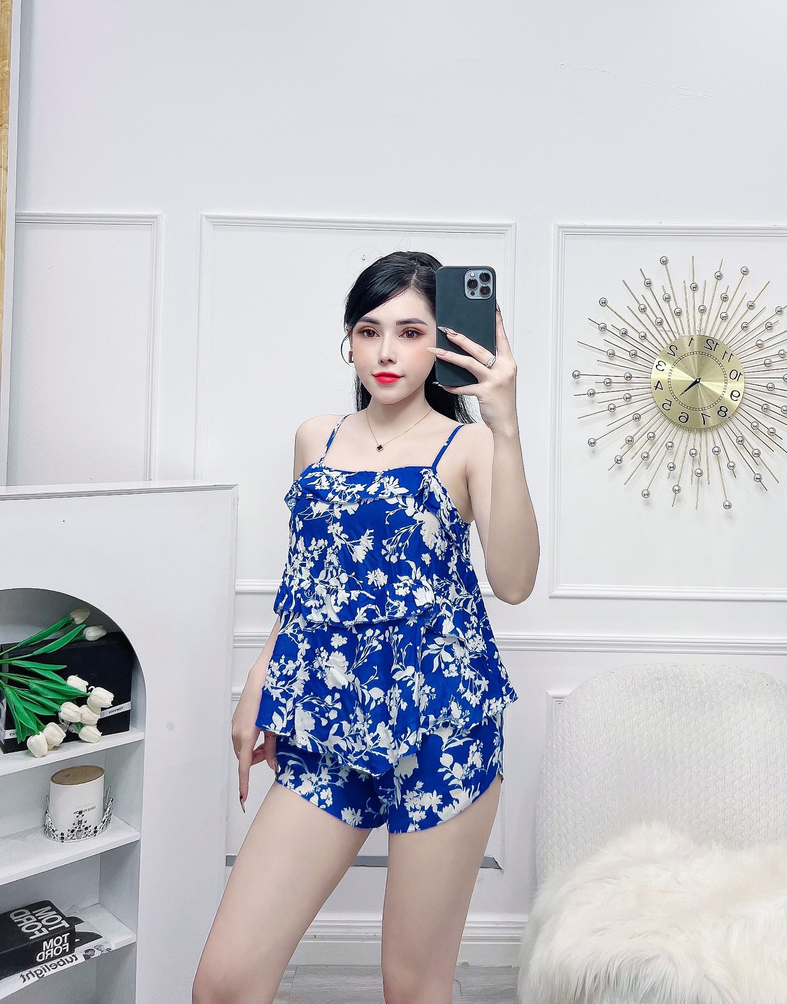 Set Bộ Đồ Ngủ Lụa Hàn Phối Hoa Hai Dây Size dưới 56kg