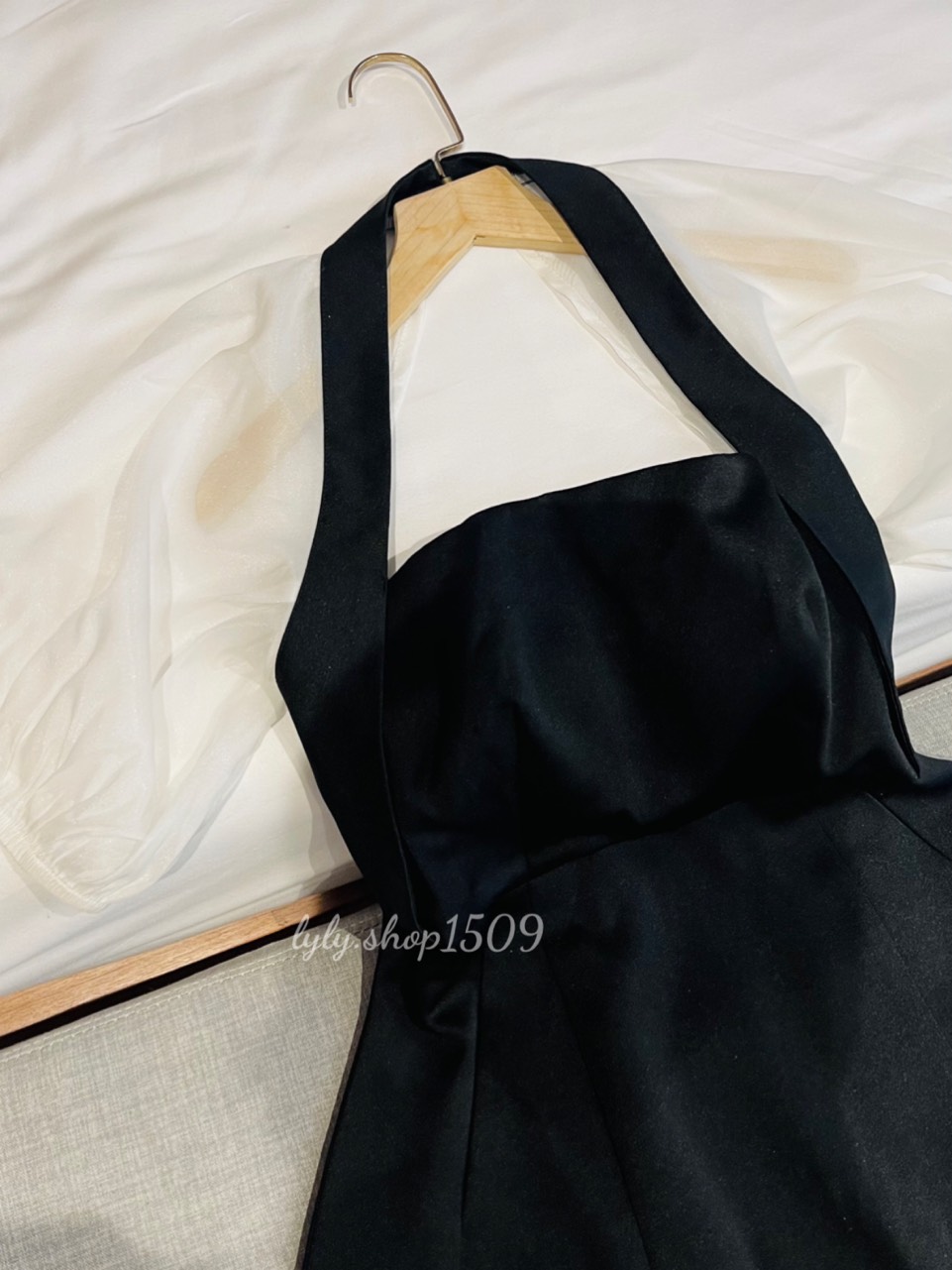 ĐẦM LULI PHỐI TAY VOAN CỔ TRẮNG CUTOUT LƯNG